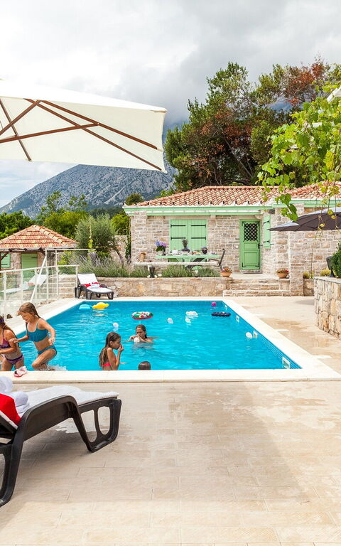 Villa Azurit: Balkon / terras / patio, Buitenkanten, zwembad