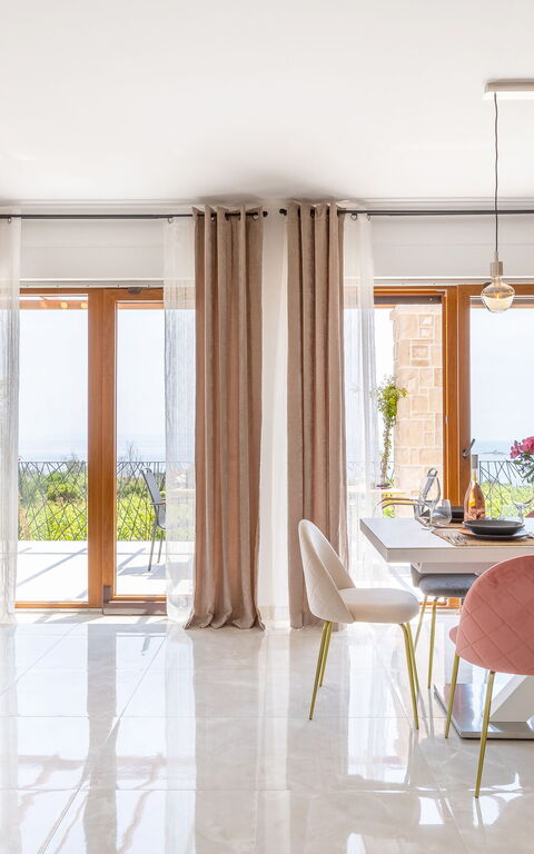 Villa Spectrum: Balkon / terras / patio, Hoofdingang, Lunchroom, Woonkamer