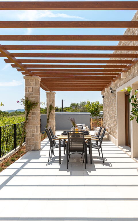 Villa Spectrum: Buitenshuis, Keer bekeken