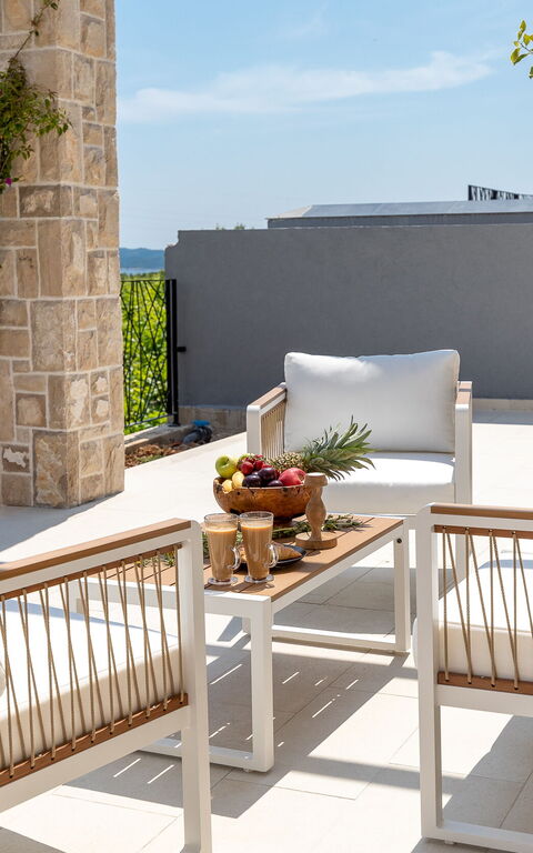 Villa Spectrum: Balkon / terras / patio, Buitenshuis, Keer bekeken