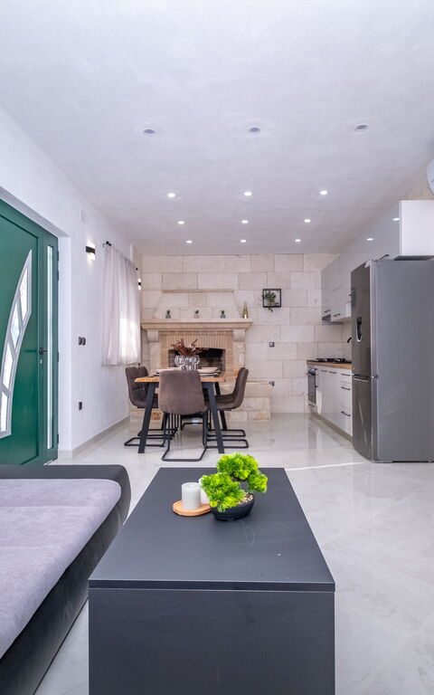 Villa Diana: Hoofdingang, Keuken, Woonkamer