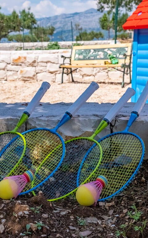 Villa Diana: Activiteiten, Buitenshuis