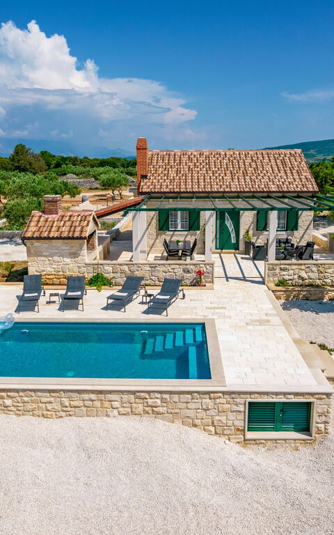 Villa Diana: Balkon / terras / patio, zwembad