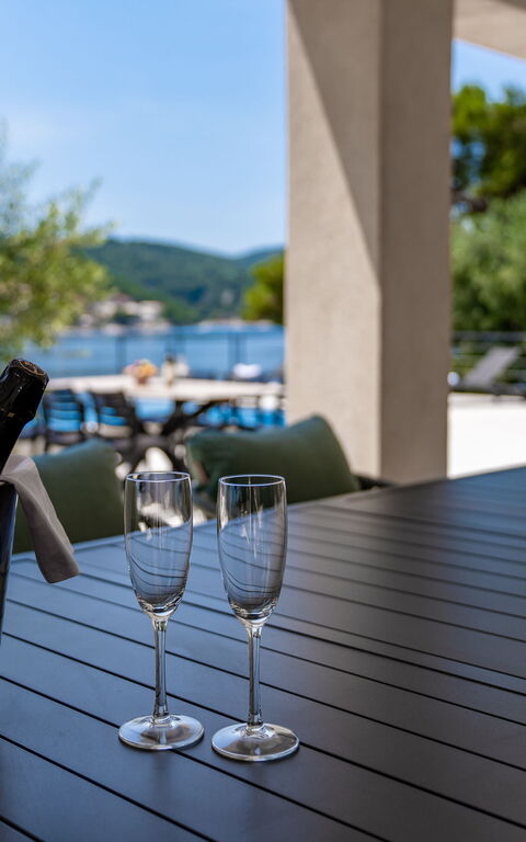 Villa Cosmic: Balkon / terras / patio, Buitenshuis