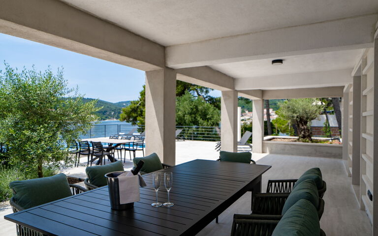 Villa Cosmic: Balkon / terras / patio, Buitenkanten, Buitenshuis