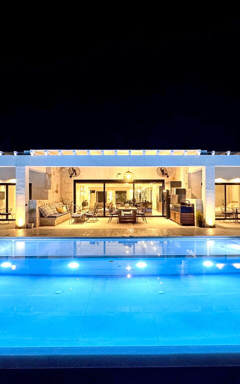 Villa Serenissima: Buitenkanten, Buitenshuis