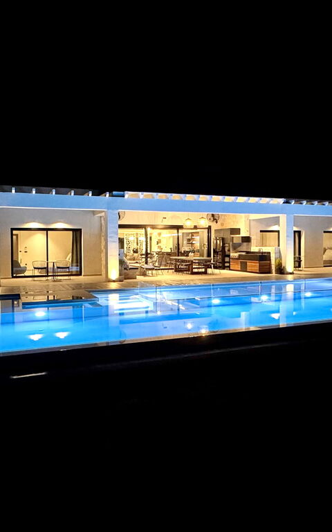 Villa Serenissima: Buitenkanten, Buitenshuis