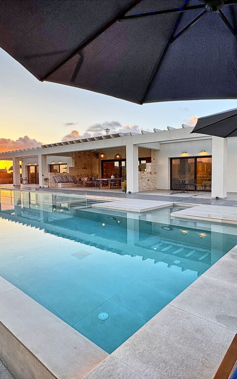 Villa Serenissima: Buitenkanten, Buitenshuis, Keer bekeken, Tuin, Zomer, zwembad