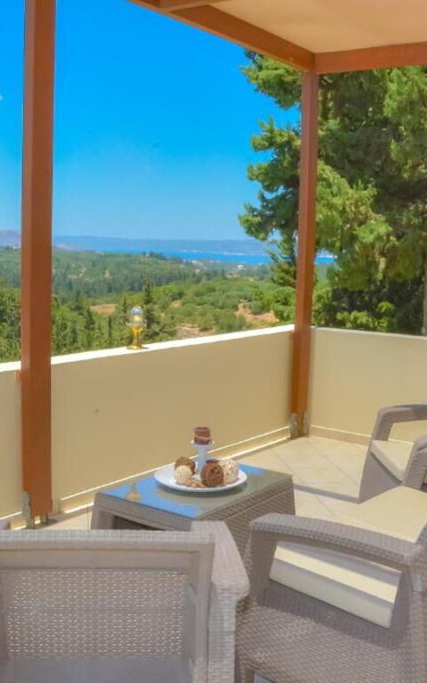 Villa Giorgos: Buitenkanten, Buitenshuis, Keer bekeken