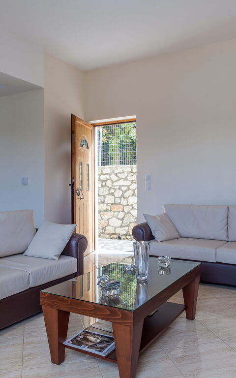 Villa Giorgos: Woonkamer