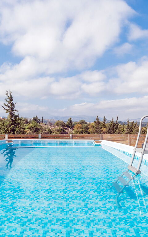 Villa Giorgos: Buitenkanten, Buitenshuis, zwembad