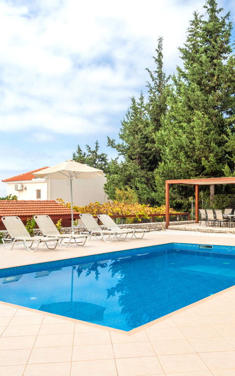 Villa Giorgos: Buitenkanten, Buitenshuis, zwembad