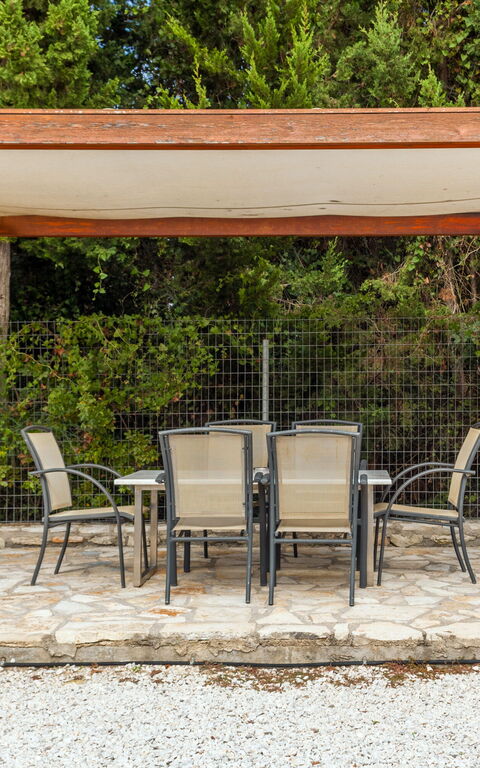 Villa Giorgos: Buitenkanten, Buitenshuis