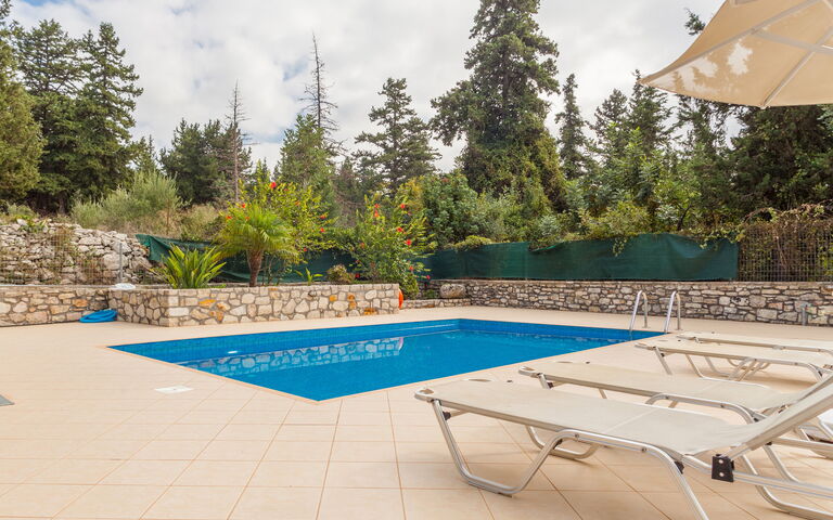 Villa Giorgos: Buitenkanten, Buitenshuis, zwembad