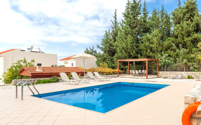 Villa Giorgos: Buitenkanten, Buitenshuis, zwembad