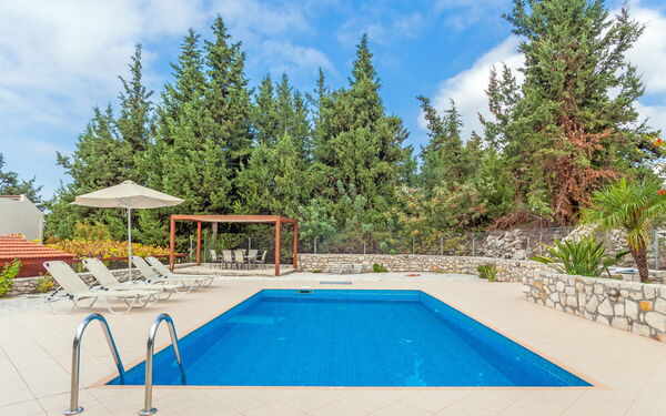 Villa Giorgos: Buitenkanten, Buitenshuis, zwembad