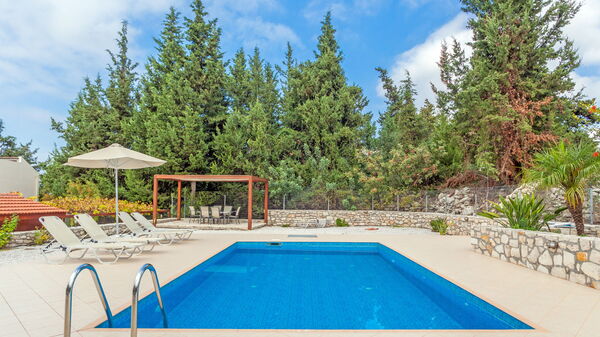 Villa Giorgos: Buitenkanten, Buitenshuis, zwembad