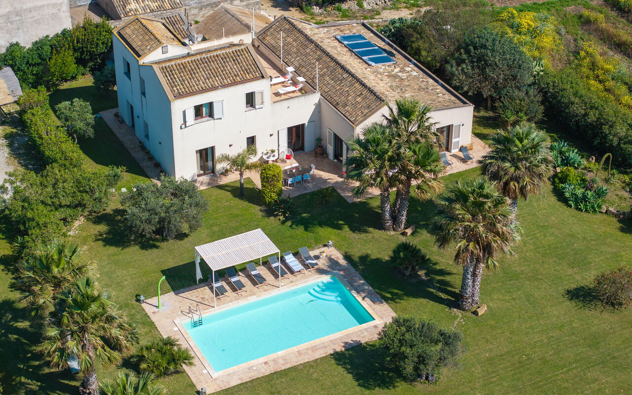 Villa Casale: Tuin, zwembad