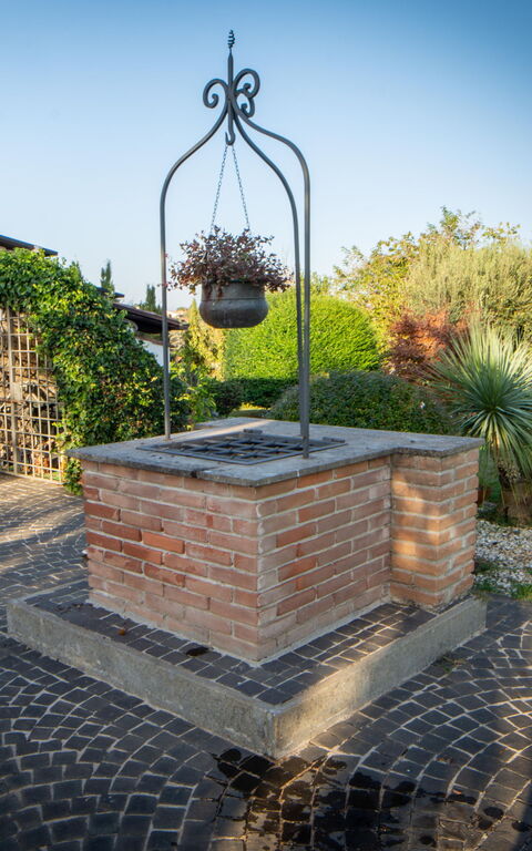 Villa Antici: Buitenkanten, Buitenshuis