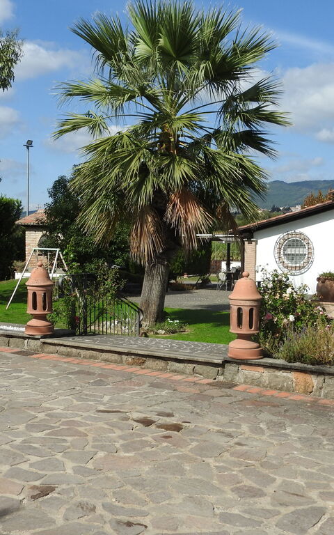 Villa Antici: Buitenkanten, Buitenshuis, Hoofdingang