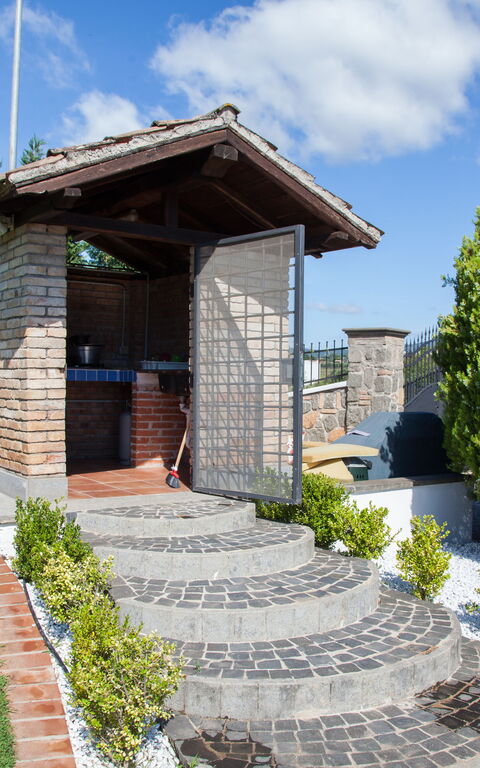 Villa Antici: Buitenkanten, Buitenshuis