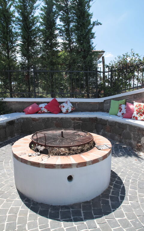 Villa Antici: Buitenkanten, Buitenshuis