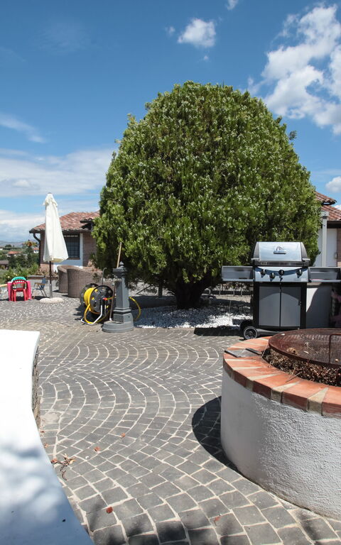 Villa Antici: Buitenkanten, Buitenshuis