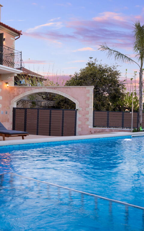 Villa Kois: Buitenkanten, Buitenshuis, zwembad