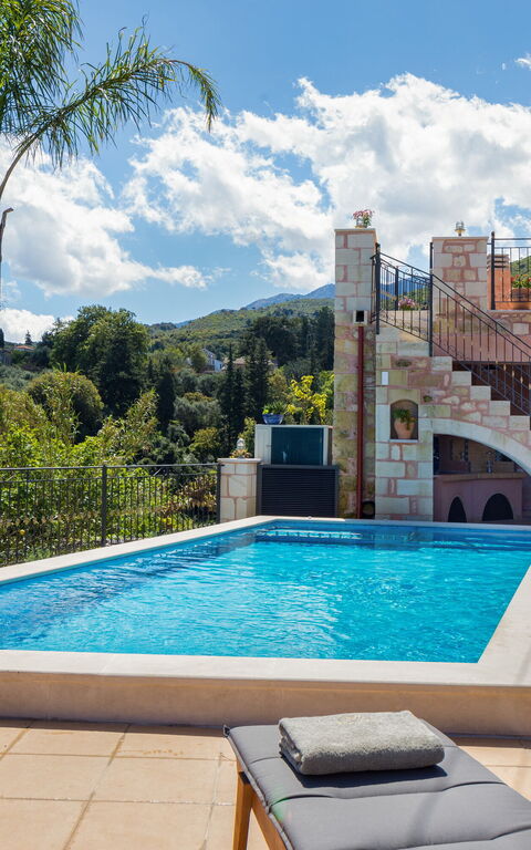 Villa Kois: Buitenkanten, Buitenshuis, zwembad