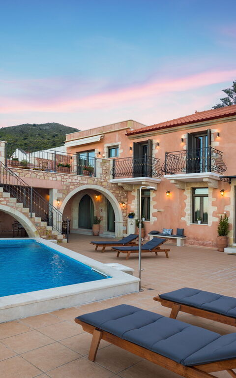 Villa Kois: Buitenkanten, Buitenshuis, zwembad