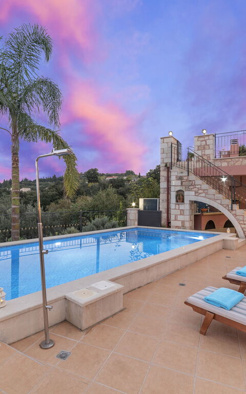 Villa Kois: Buitenkanten, Buitenshuis, Keer bekeken, zwembad