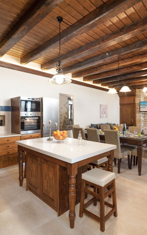 Villa Kois: Keuken, Lunchroom, Woonkamer