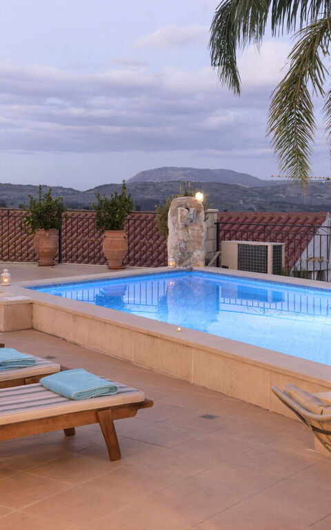 Villa Kois: Buitenkanten, Buitenshuis, Keer bekeken, zwembad