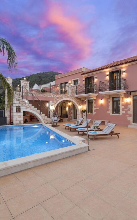 Villa Kois: Buitenkanten, Buitenshuis, Keer bekeken, zwembad