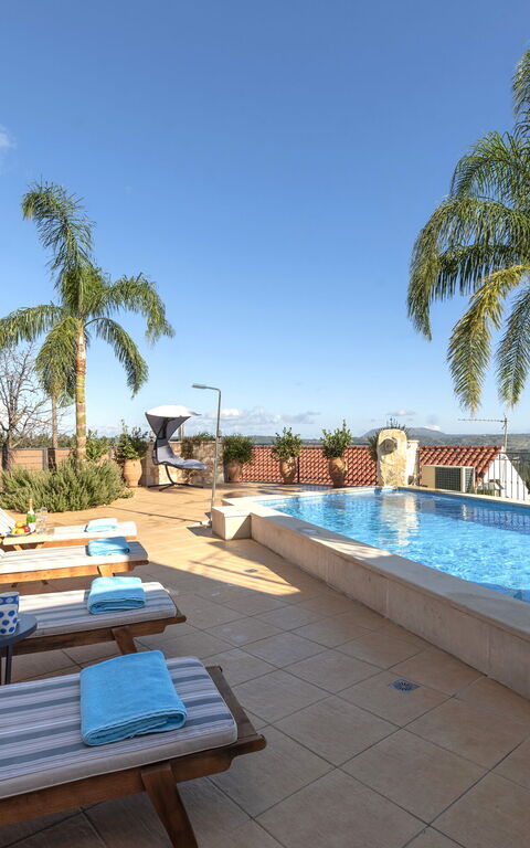 Villa Kois: Buitenkanten, Buitenshuis, Keer bekeken, zwembad