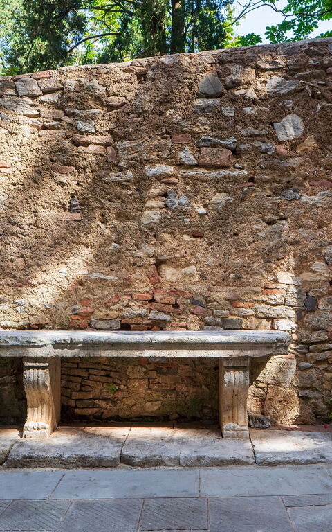Torre Di Serre: Buitenshuis, Voorzieningen