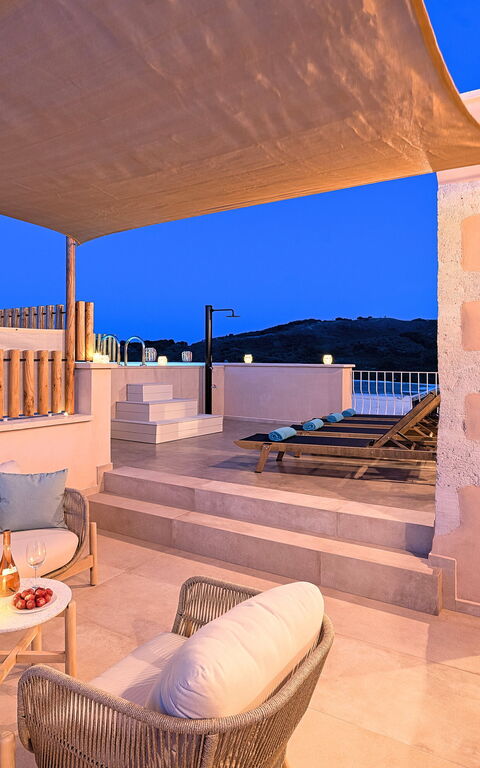 Villa Mirage: Buitenkanten, Buitenshuis