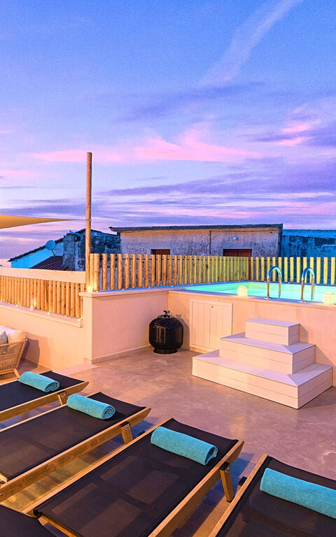 Villa Mirage: Buitenkanten, Buitenshuis, Keer bekeken, zwembad