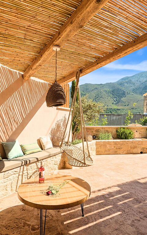 Villa Mirage: Buitenkanten, Buitenshuis