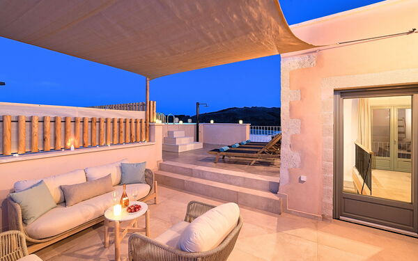 Villa Mirage: Buitenkanten, Buitenshuis