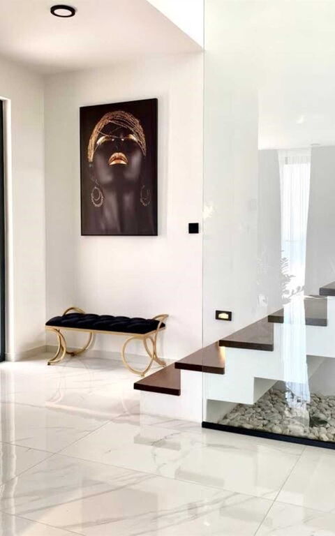 Villa Nikta: Hoofdingang, Kamer details