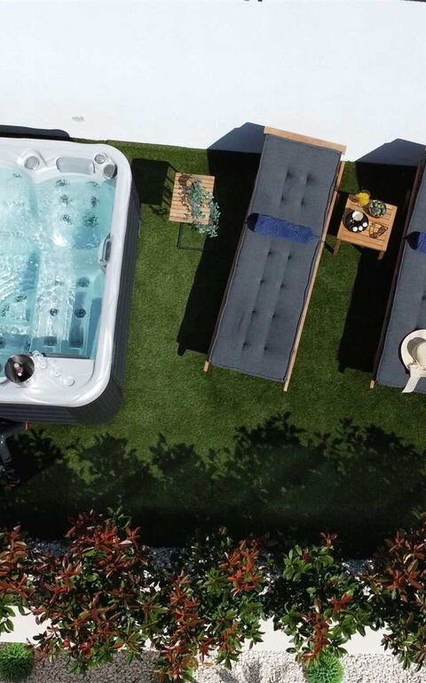 Villa Nikta: Balkon / terras / patio, bubbelbad, Buitenshuis, Tuin