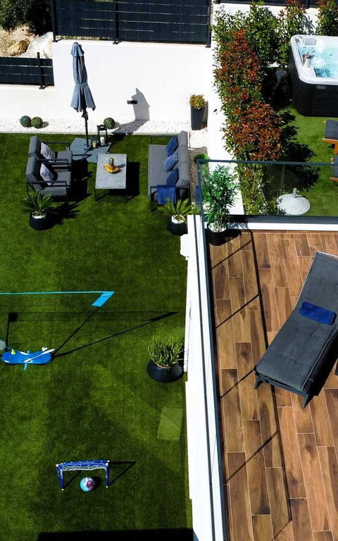 Villa Nikta: Balkon / terras / patio, bubbelbad, Buitenshuis, Tuin