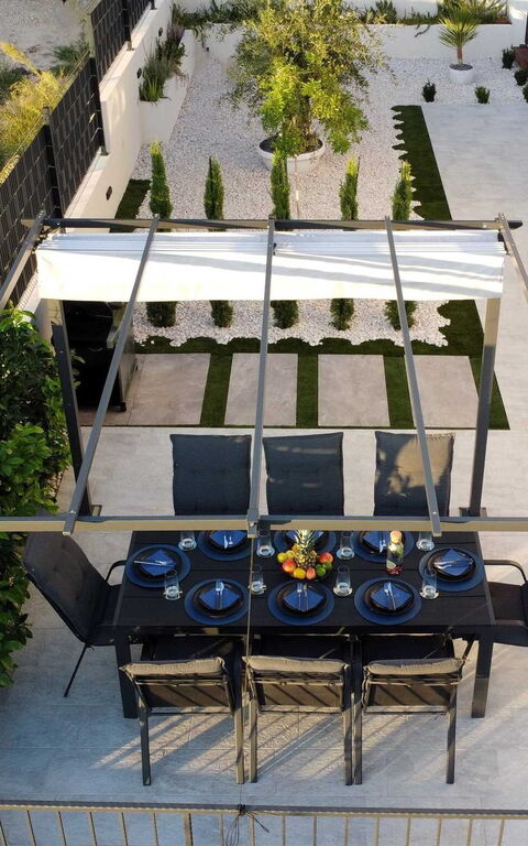 Villa Nikta: Balkon / terras / patio, Buitenshuis