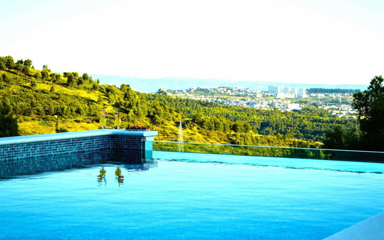 Villa Nikta: stad, zwembad