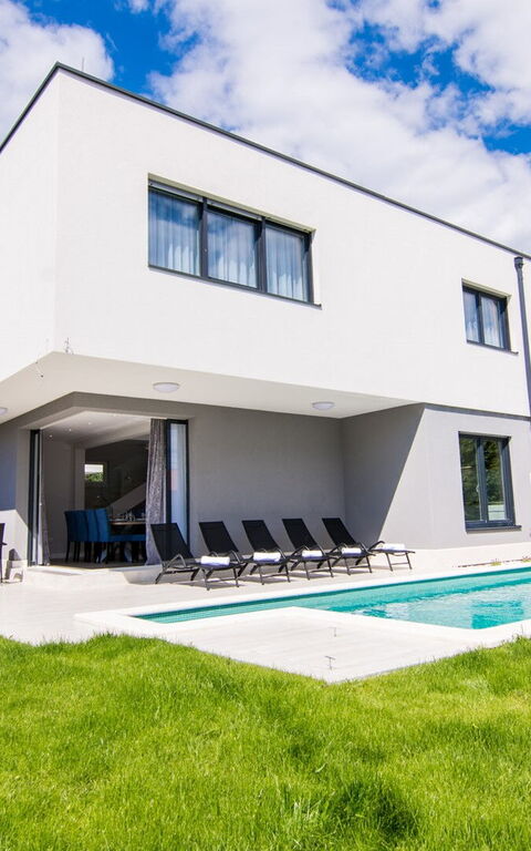 Villa Orvas 190: Balkon / terras / patio, Buitenkanten, Tuin, zwembad