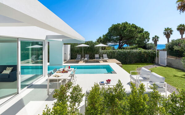 Villa Gadir: Buitenkanten, Buitenshuis, zwembad