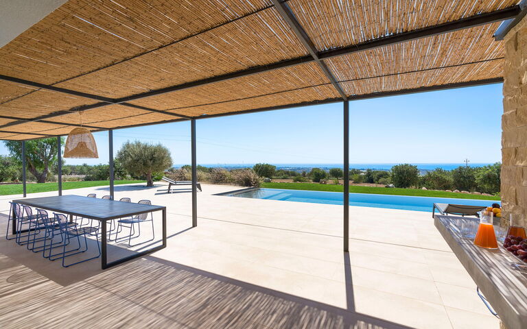 Villa Passo Salina: Balkon / terras / patio, zwembad