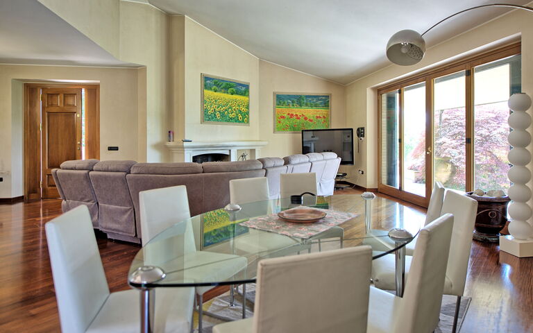 Villa Paradiso: Lunchroom, Woonkamer