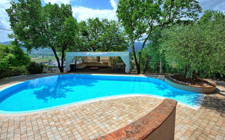 Villa Paradiso: Tuin, zwembad